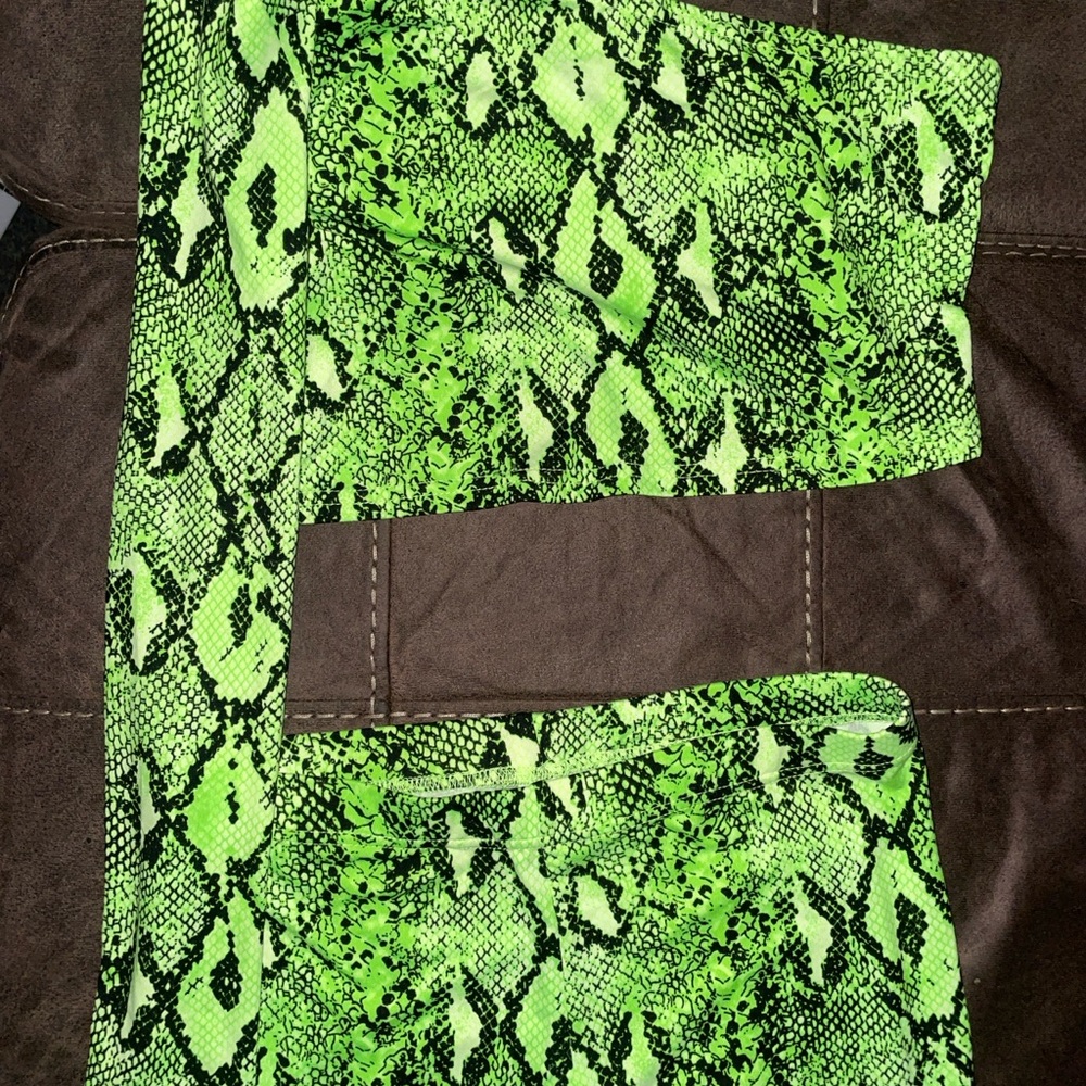 Two piece set - Picture 2 of 3